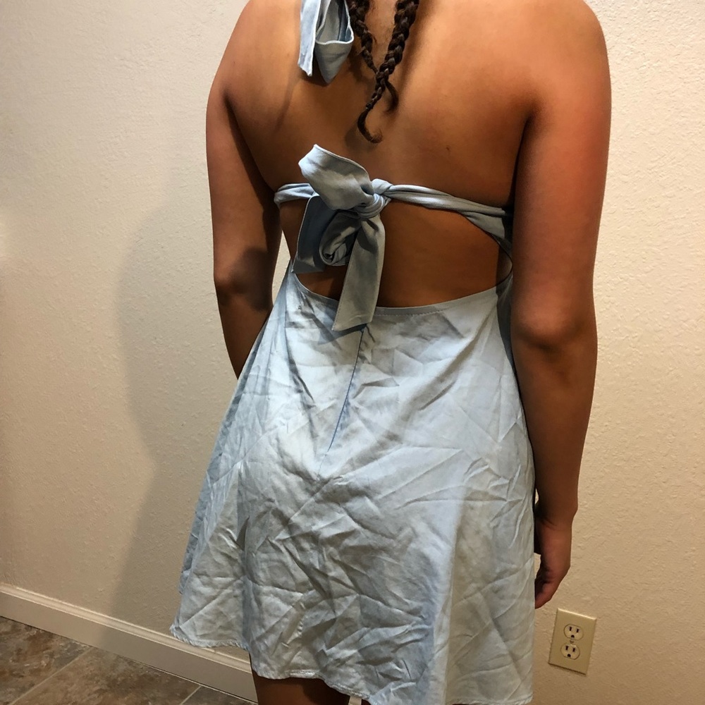 Flowy backless dress - Picture 4 of 4